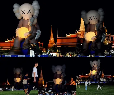 ภาพรีวิว KAWS:HOLIDAY THAILAND • ยามค่ำ